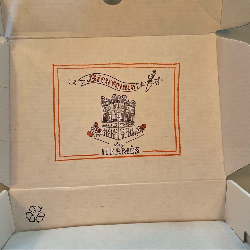 Hermés White Shipping Box